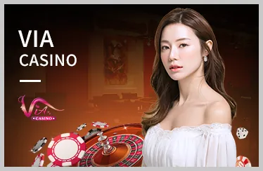 Sân bóng đá với cầu thủ đang thi đấu